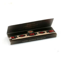 Boite X 25 Carnets De Feuilles 1 1/4 - Done In Paper -Fumeurs Fournitures Magasin boite x 25 carnets de feuilles 1 1 4 done in paper 3